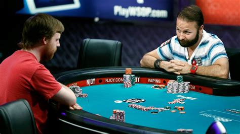 Tell (poker) .